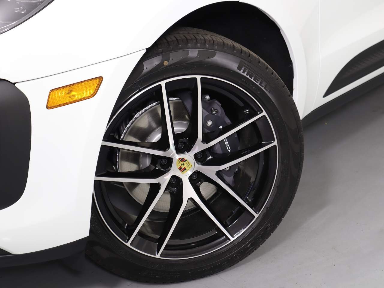 2025 Porsche Macan - Photo 27