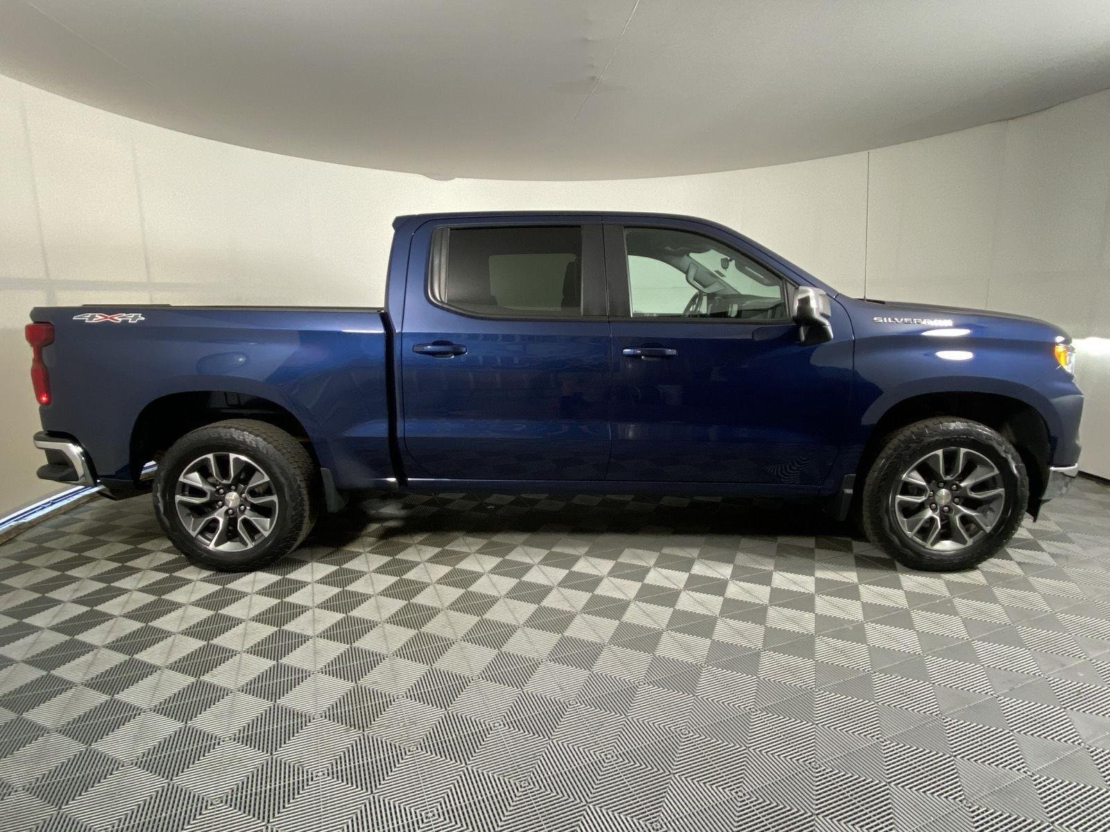 Used 2023 Northsky Blue Metallic Chevrolet LT image 4