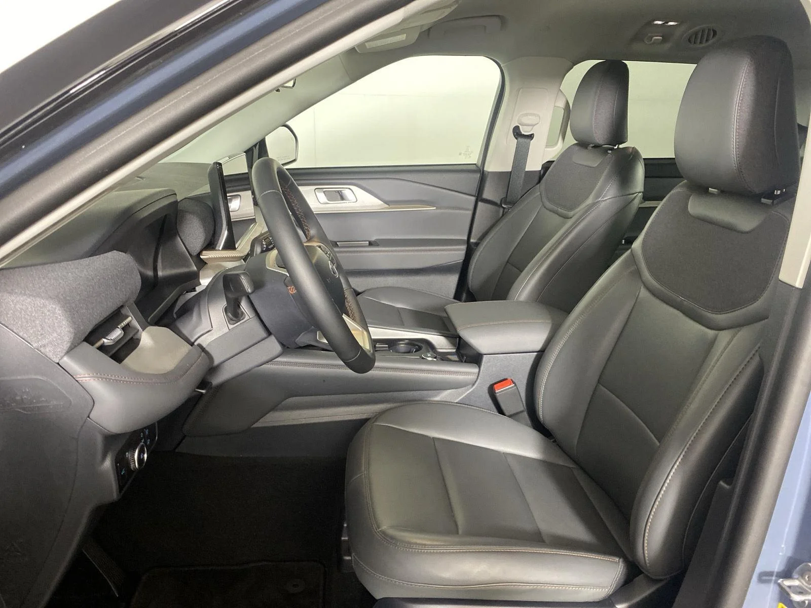 Used 2026 Vapor Blue Metallic Ford Active image 10