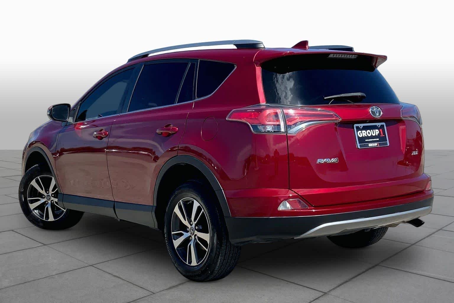 Used 2018 Ruby Flare Pearl Toyota XLE image 12