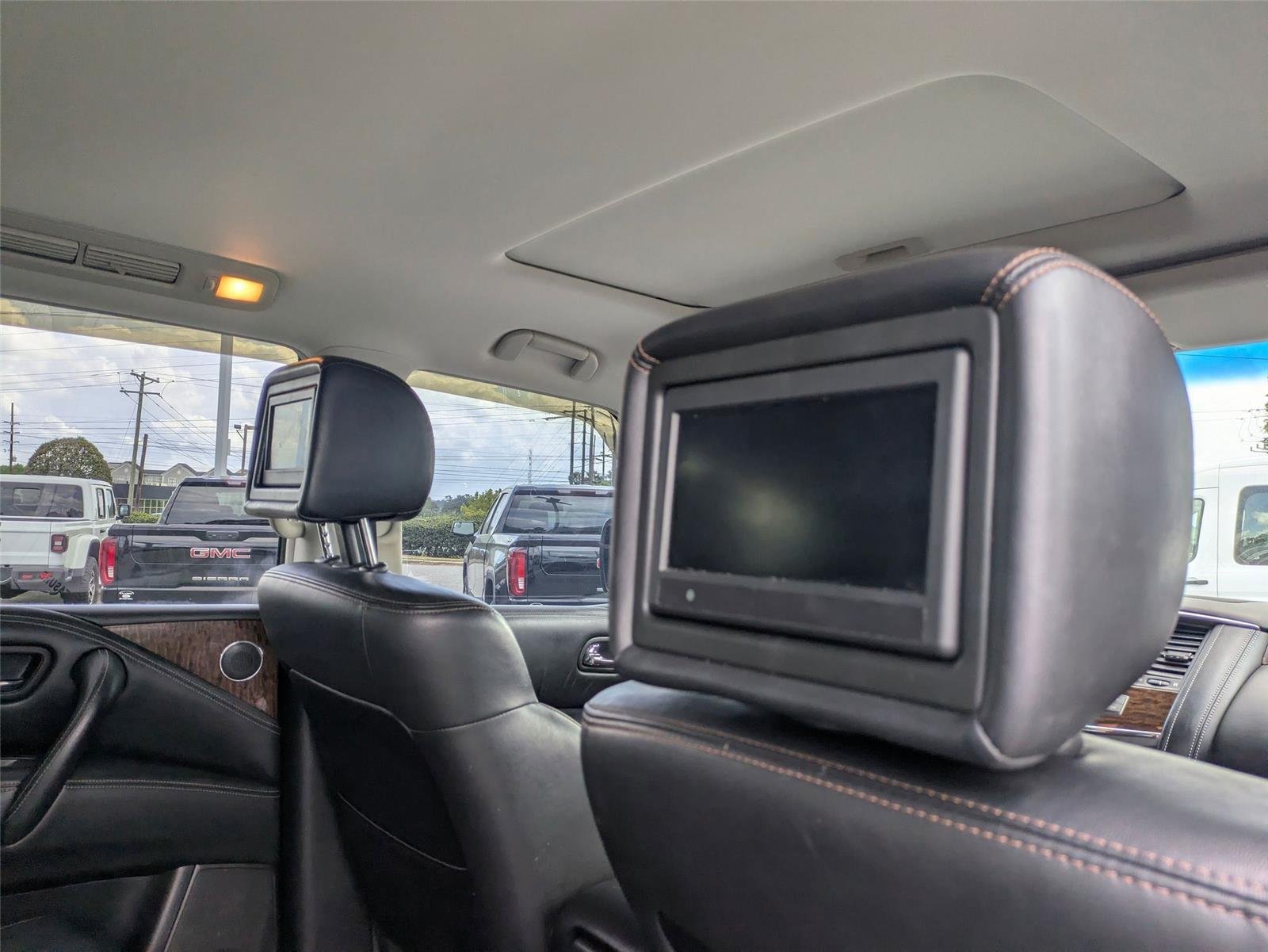 Used 2017 Brilliant Silver Nissan Platinum image 33