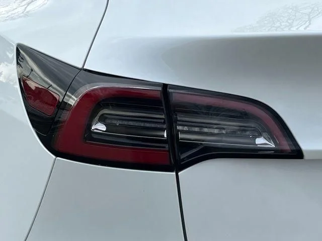 Used 2020 White Tesla Long Range image 9