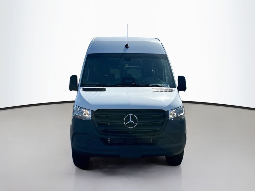 New 2026 Arctic+White Mercedes-Benz Crew 144 WB image 6