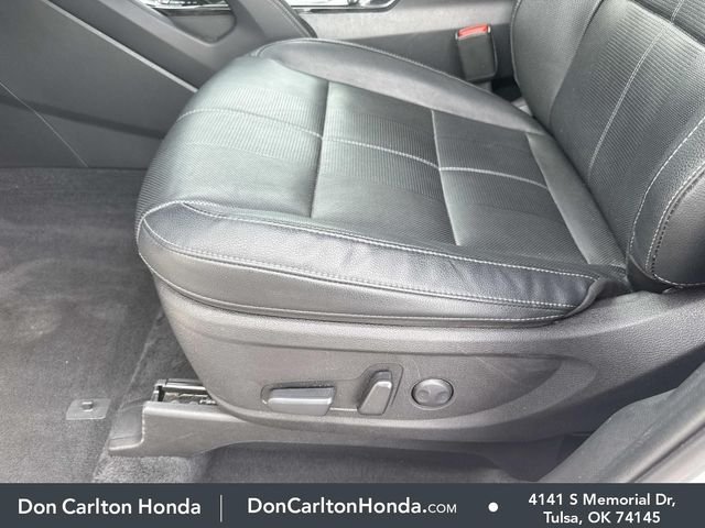 Used 2022 White Pearl Kia EX image 12