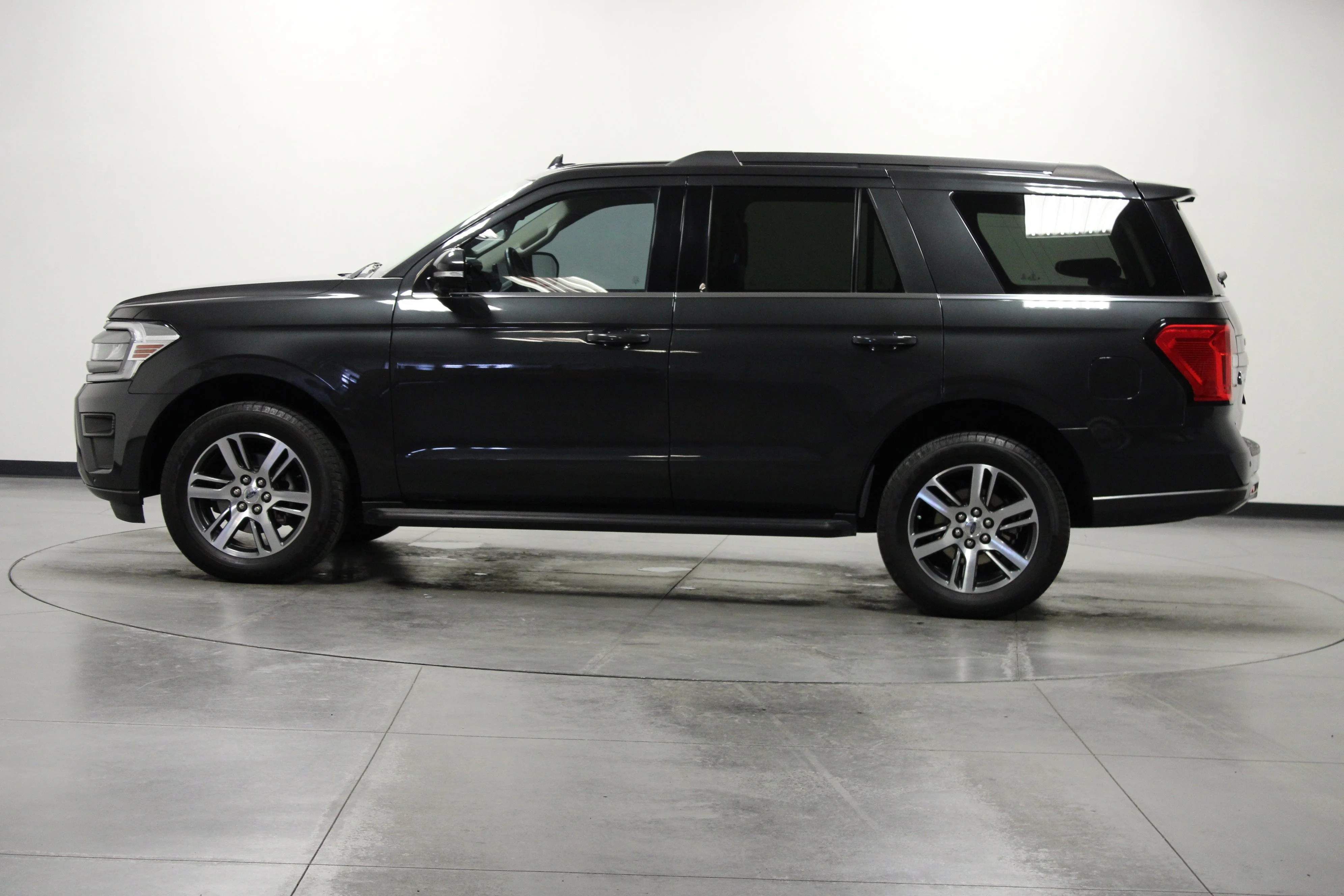 Used 2024 Gray Metallic Ford XLT image 7