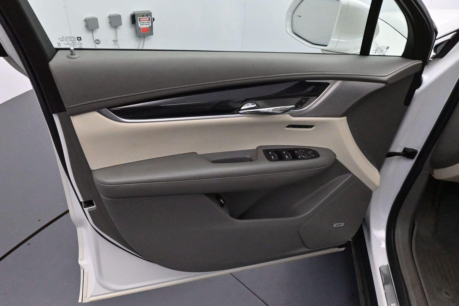 Used 2020 CRYSTAL WHITE TRICOAT Cadillac AWD Premium Luxury image 9