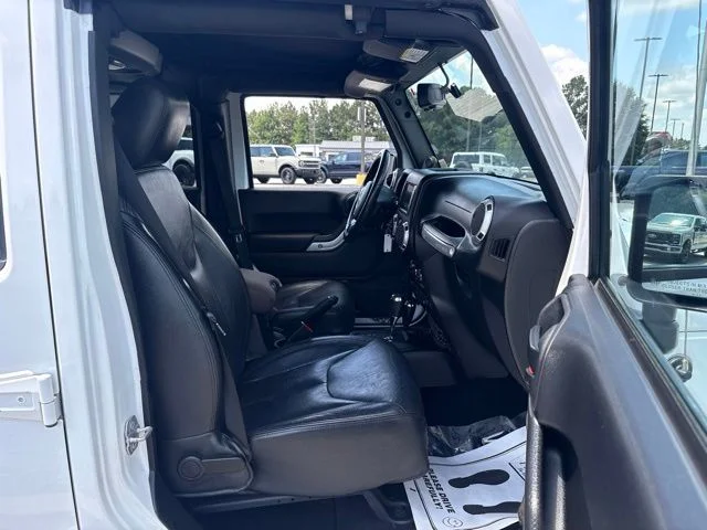 Used 2014 White Jeep Unlimited Sahara image 20