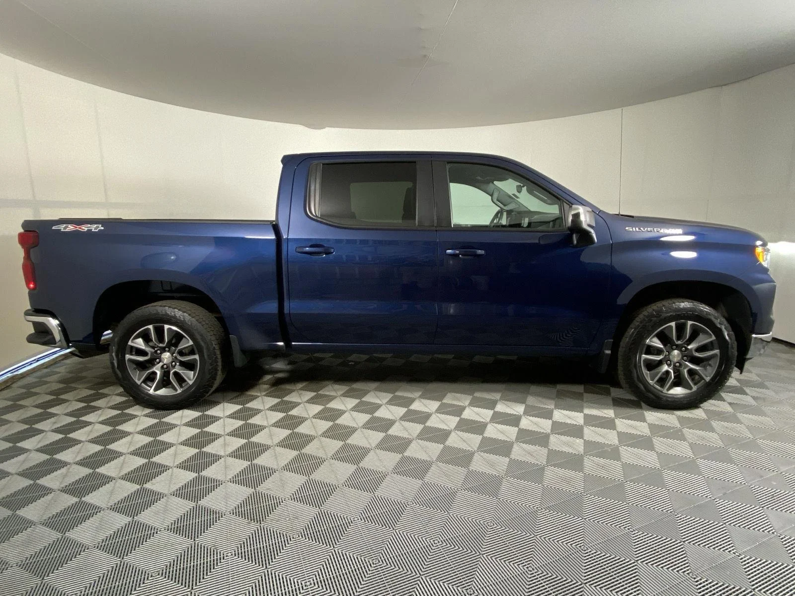 Used 2023 Northsky Blue Metallic Chevrolet LT image 4