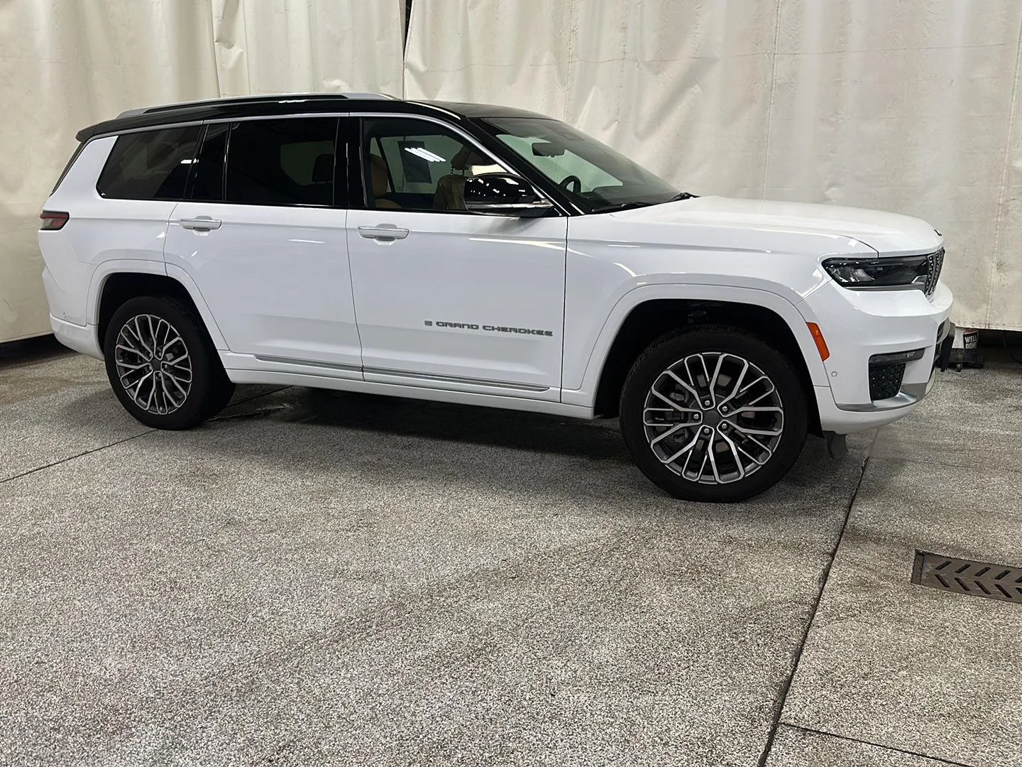 Used 2023 Bright White Clearcoat Jeep Summit Reserve image 7