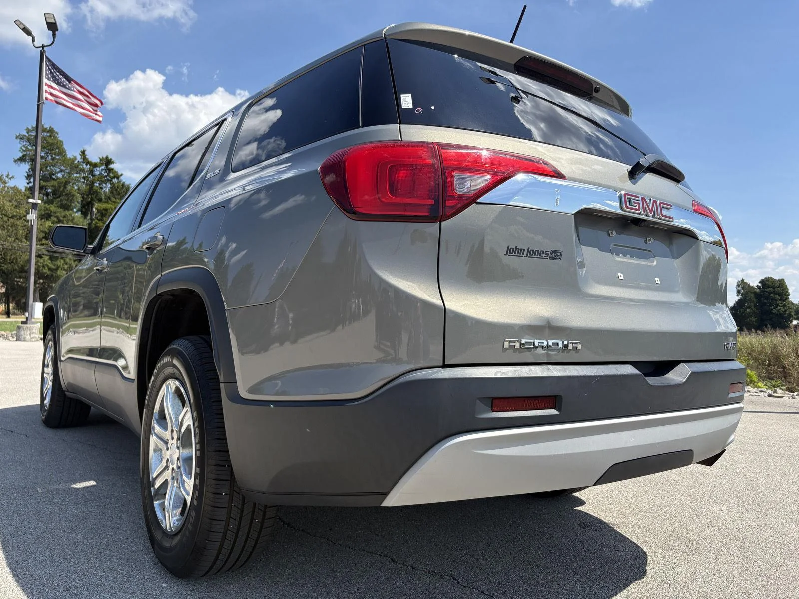 Used 2019 Pepperdust Metallic GMC SLE image 19