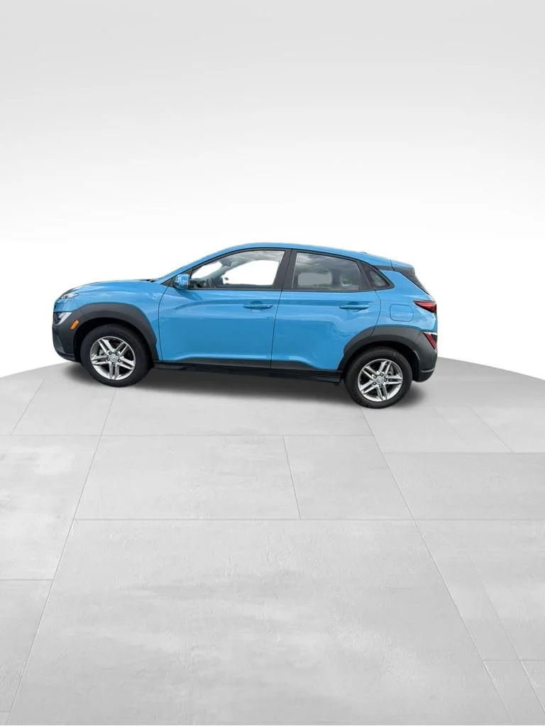 Used 2023 Green Hyundai SE image 10
