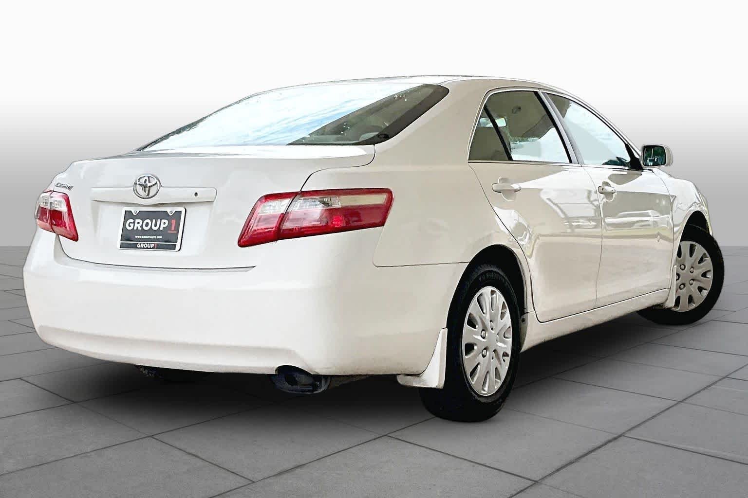 Used 2009 Super White Toyota  image 11