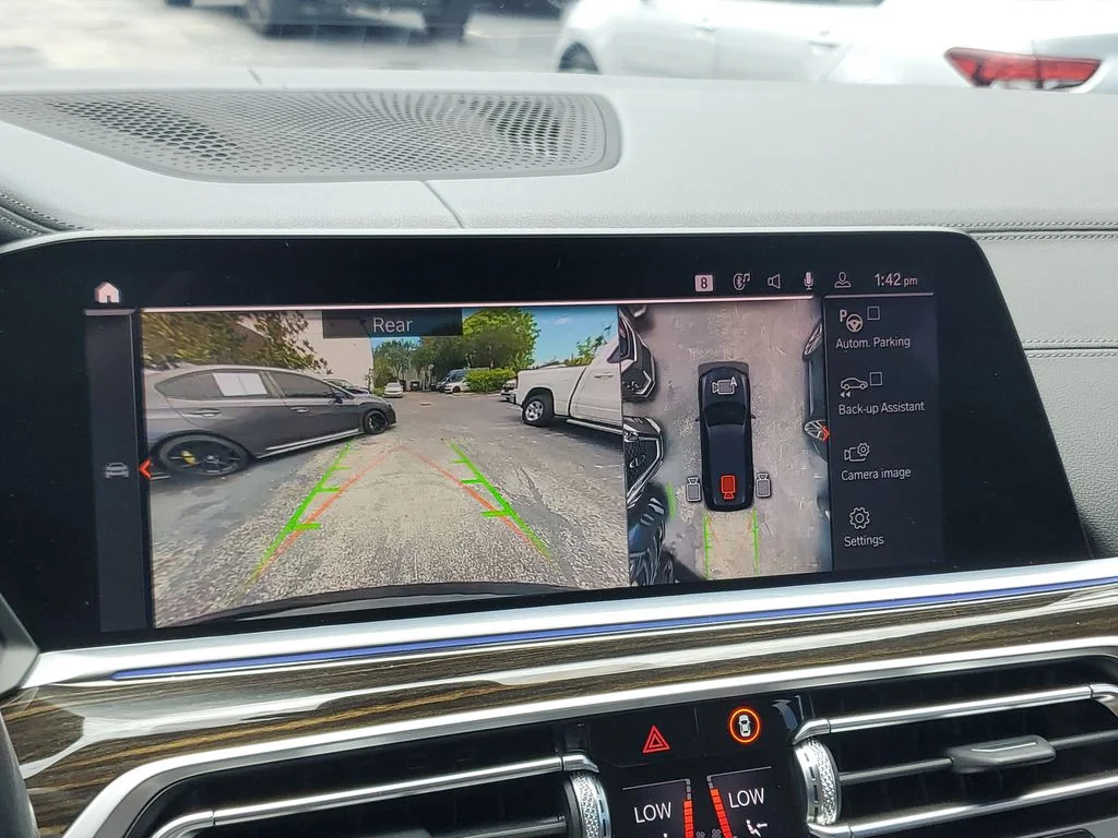 Used 2020 Black BMW xDrive40i image 29
