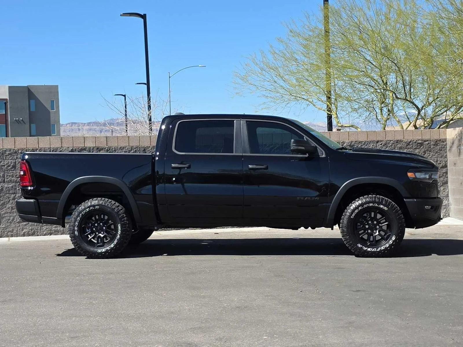 New 2026 Diamond Black Crystal Pearl-Coat Exterior Paint RAM Rebel image 10