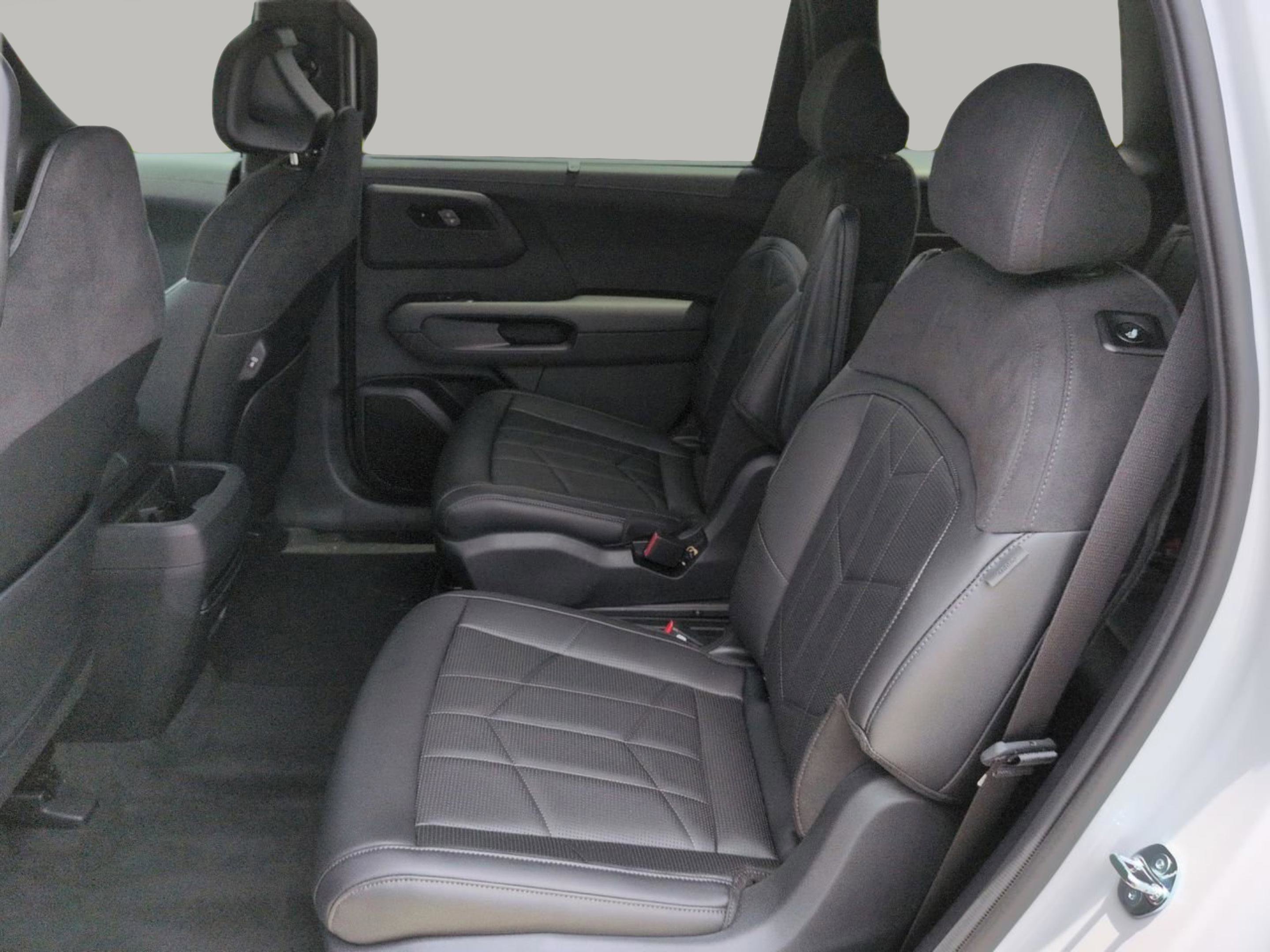 New 2027 Glacial White Kia X-Pro SX-Prestige image 19