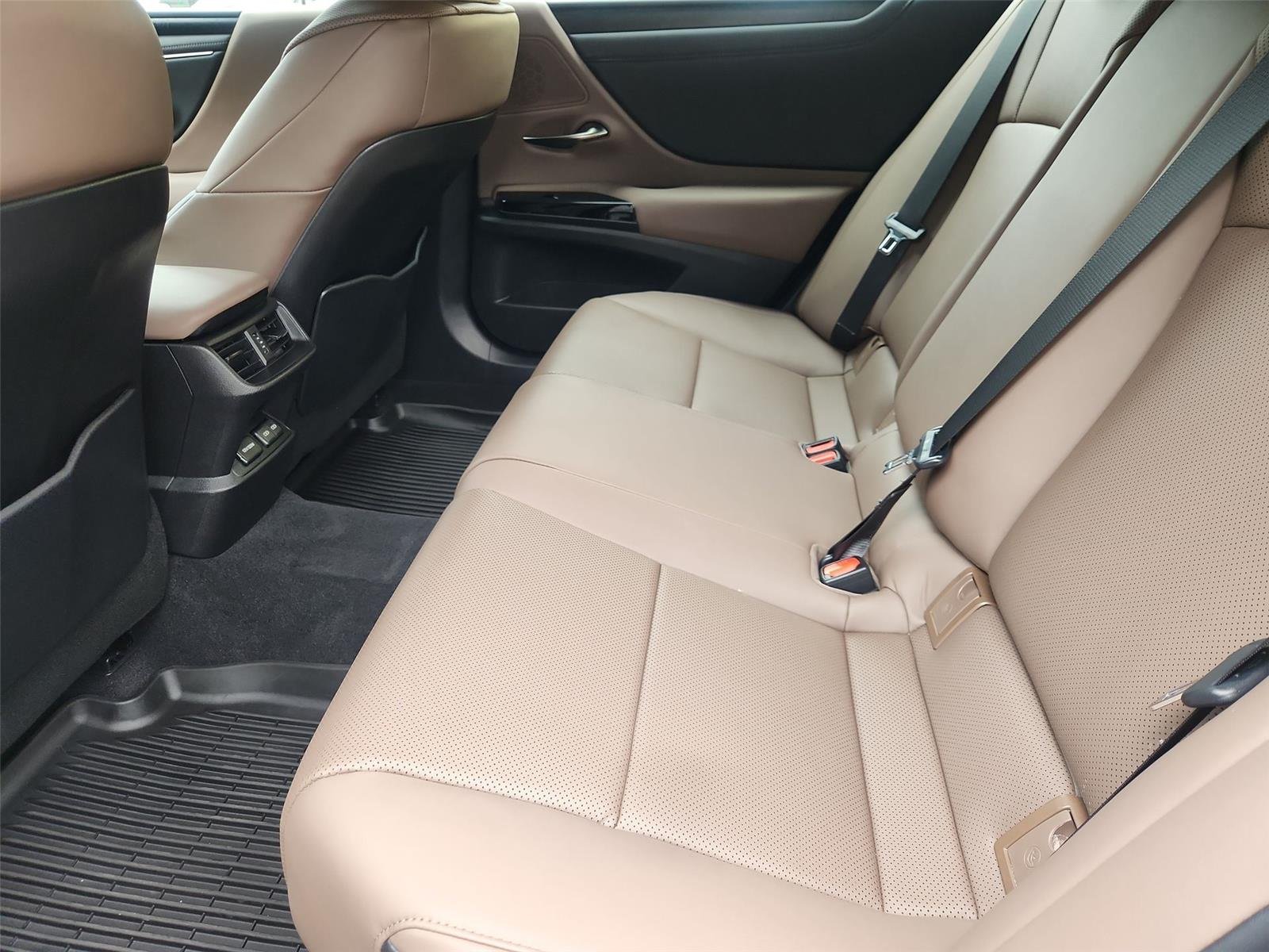 Used 2024 White Lexus ES 350 image 24