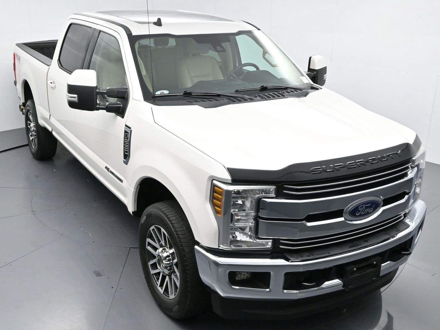 Used 2019 White Platinum Metallic Tri-Coat Ford Lariat image 39