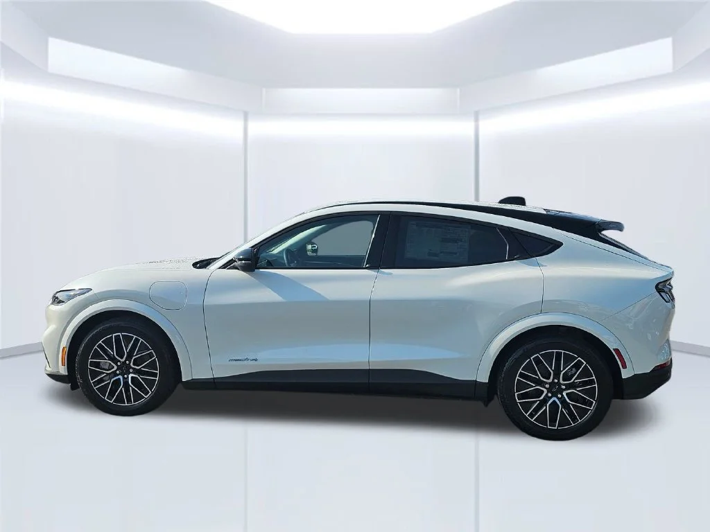 New 2026 Star White Metallic Tri-coat Ford Premium image 17