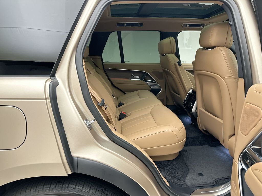 New 2026 Sunset Gold SV Bespoke Ultra Metallic Gloss Land Rover SE image 7