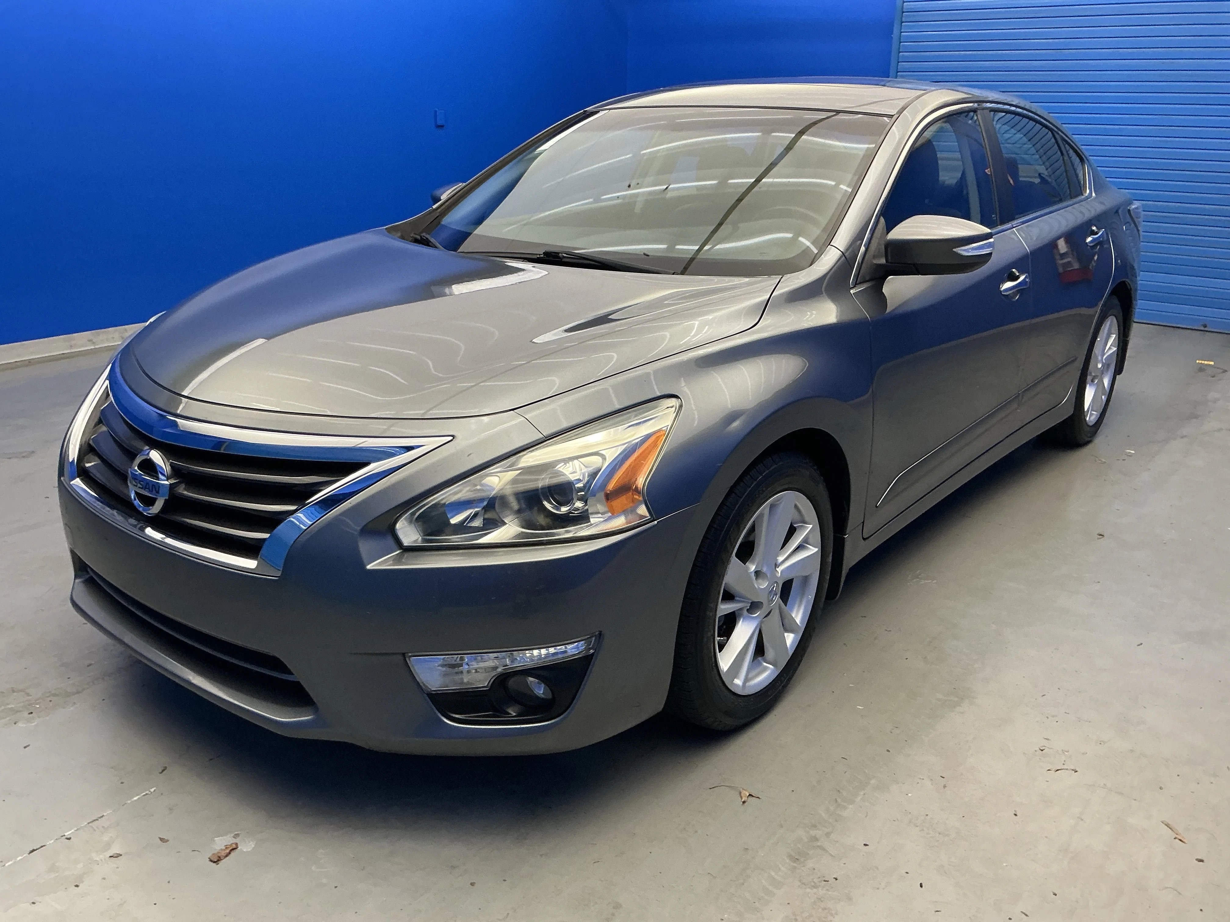 Used 2015 Gun Metallic Nissan 2.5 SV image 4