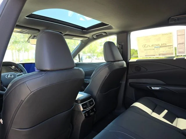 New 2026 Eminent White Pearl Lexus PREMIUM PLUS image 18