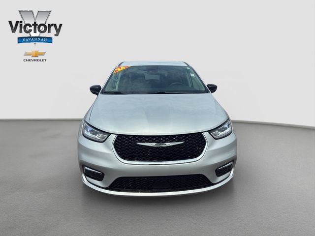 Used 2024 Chrysler Pacifica Touring L with VIN 2C4RC1BG3RR132915 for sale in Kansas City