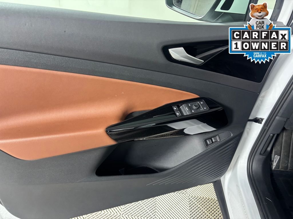 Used 2021 Glacier White Metallic/Black Roof Volkswagen Pro S image 12