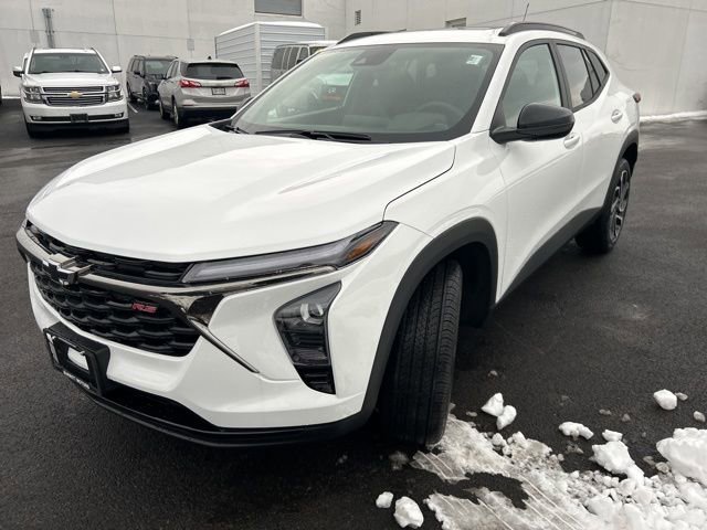 New 2026 Summit White Chevrolet 2RS image 3