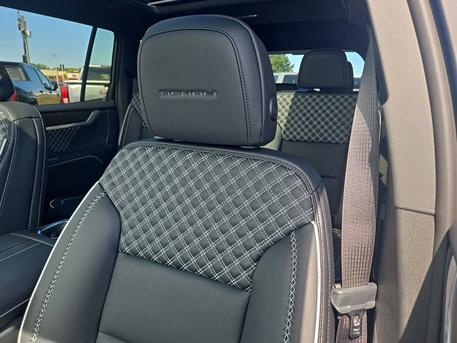 2026 GMC Acadia Denali - Photo 19