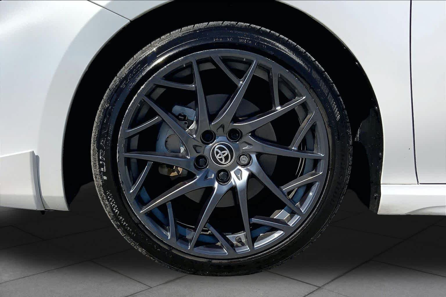 Used 2025 Wind Chill Pearl Toyota XSE image 11