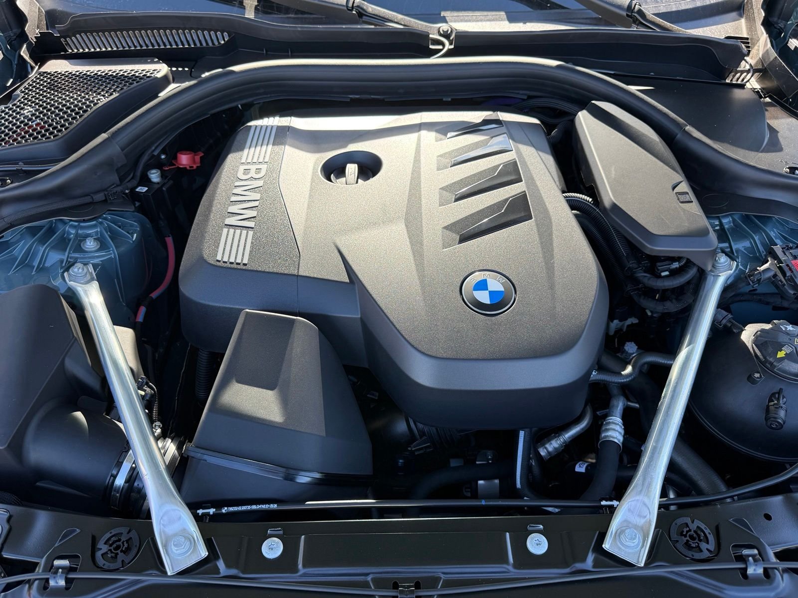New 2027 Cape York Green Metallic BMW 530i xDrive image 32