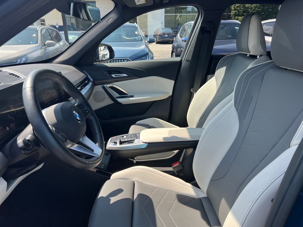 Used 2026 Blue BMW xDrive28i image 22
