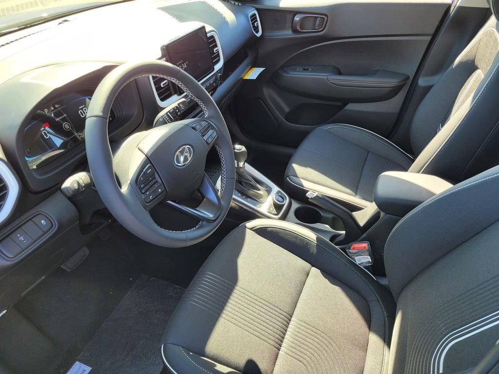 2025 Hyundai Venue Limited - Photo 8