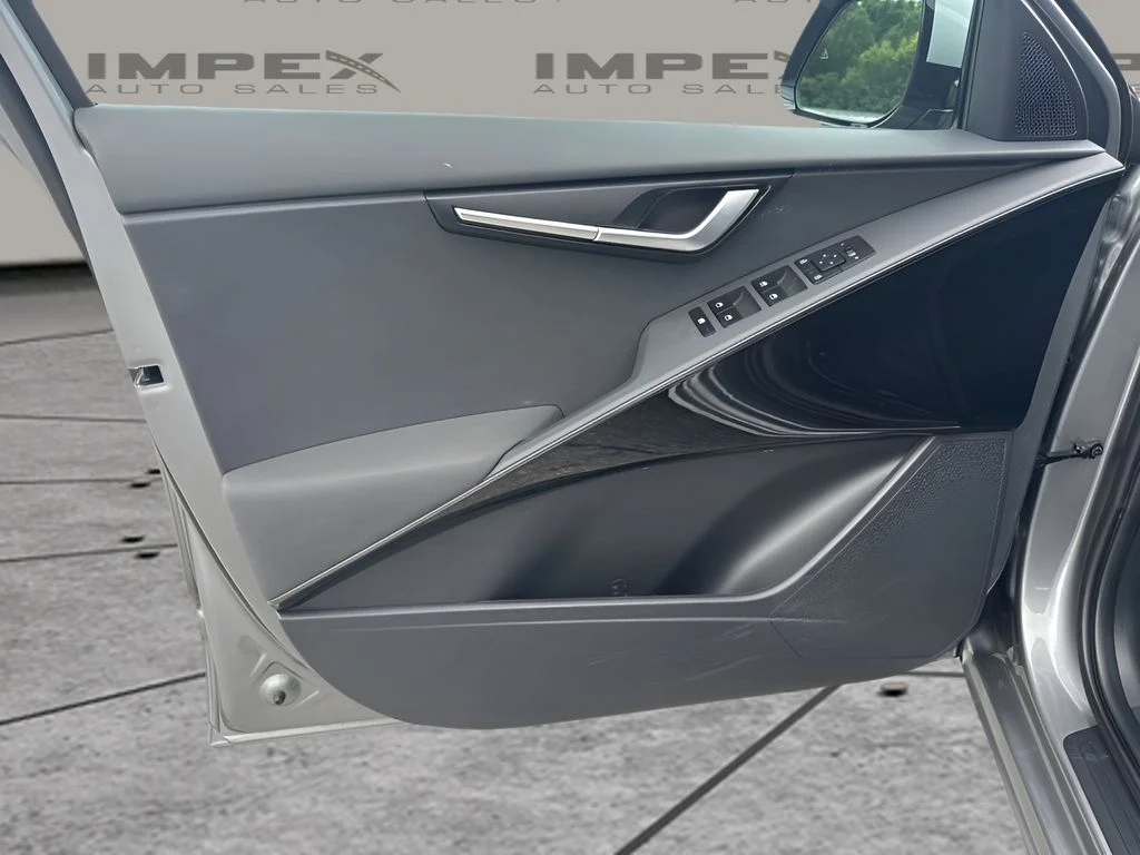 Used 2025 Gray Kia Wind image 23