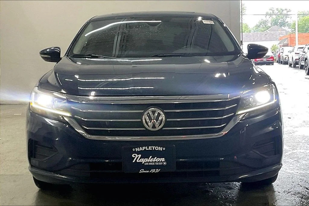 Used 2021  Volkswagen 2.0T SE image 2