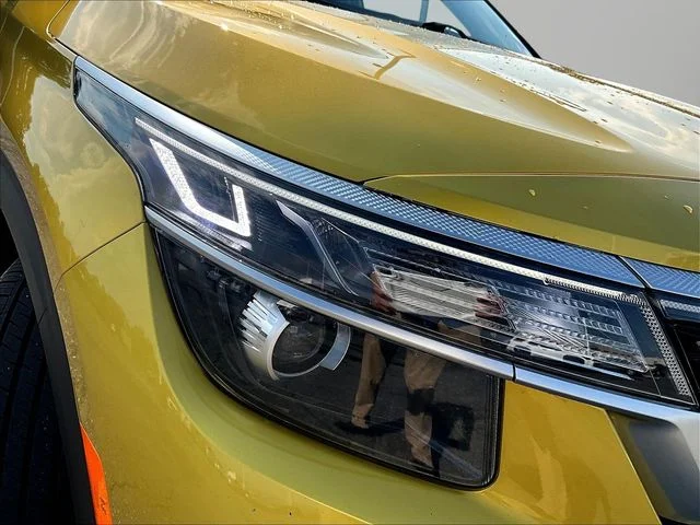Used 2022 Yellow Kia S image 37