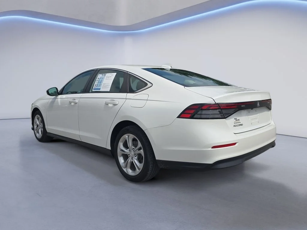 Used 2023 Platinum White Pearl Honda LX image 3