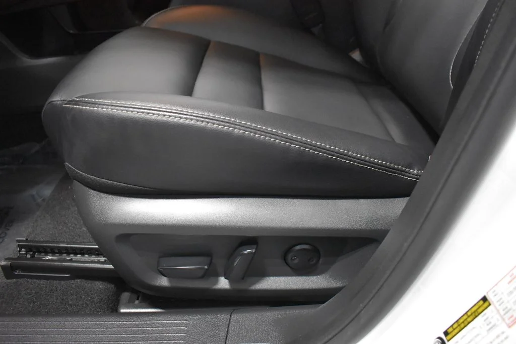 Certified Used 2023 White Nissan SL image 18