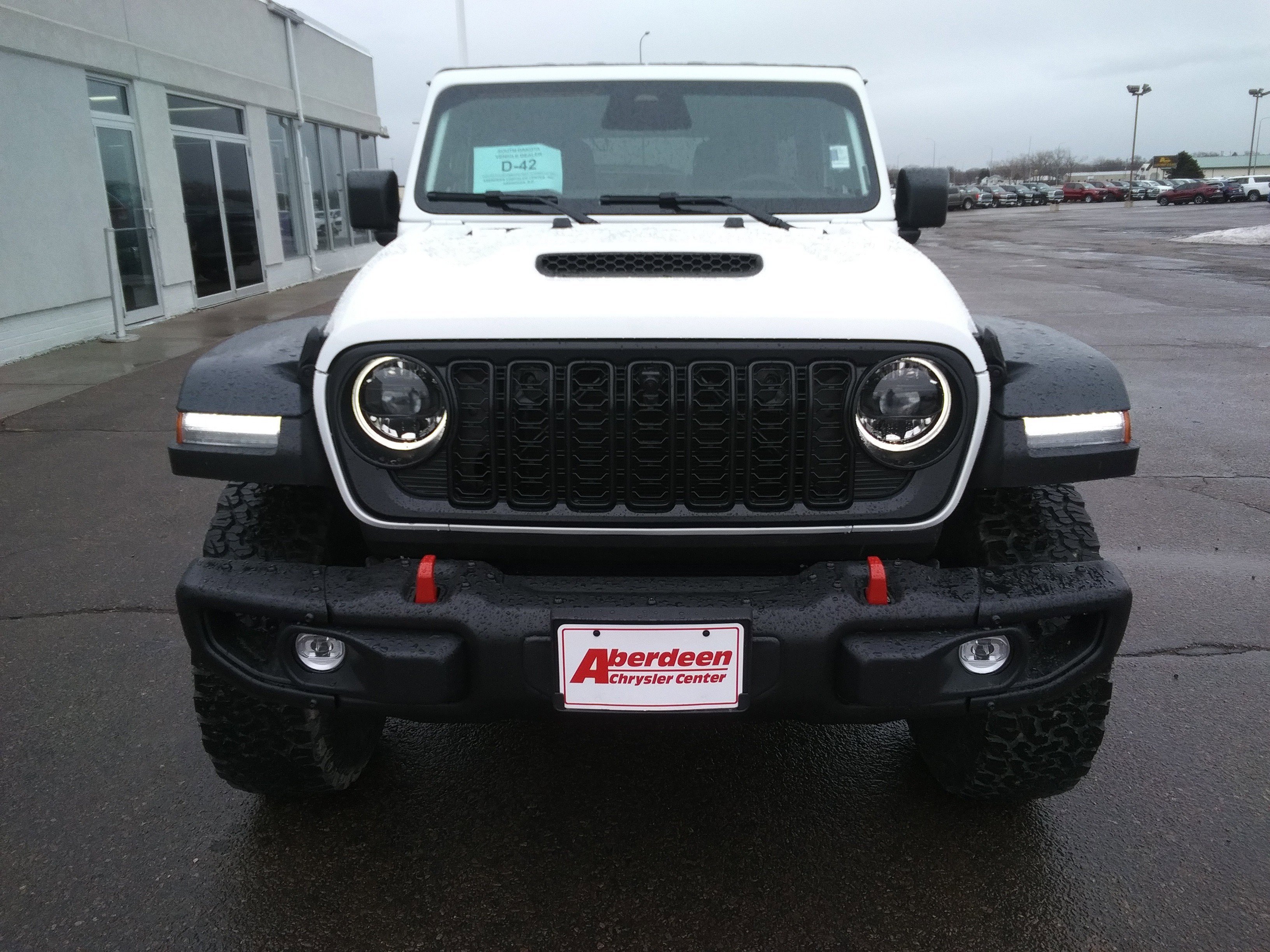 New 2026 Bright White Clear-Coat Exterior Paint Jeep Rubicon image 3