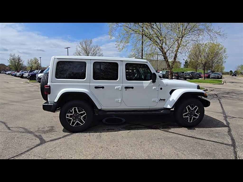 New 2026 Bright White Clear-Coat Exterior Paint Jeep Sahara image 8