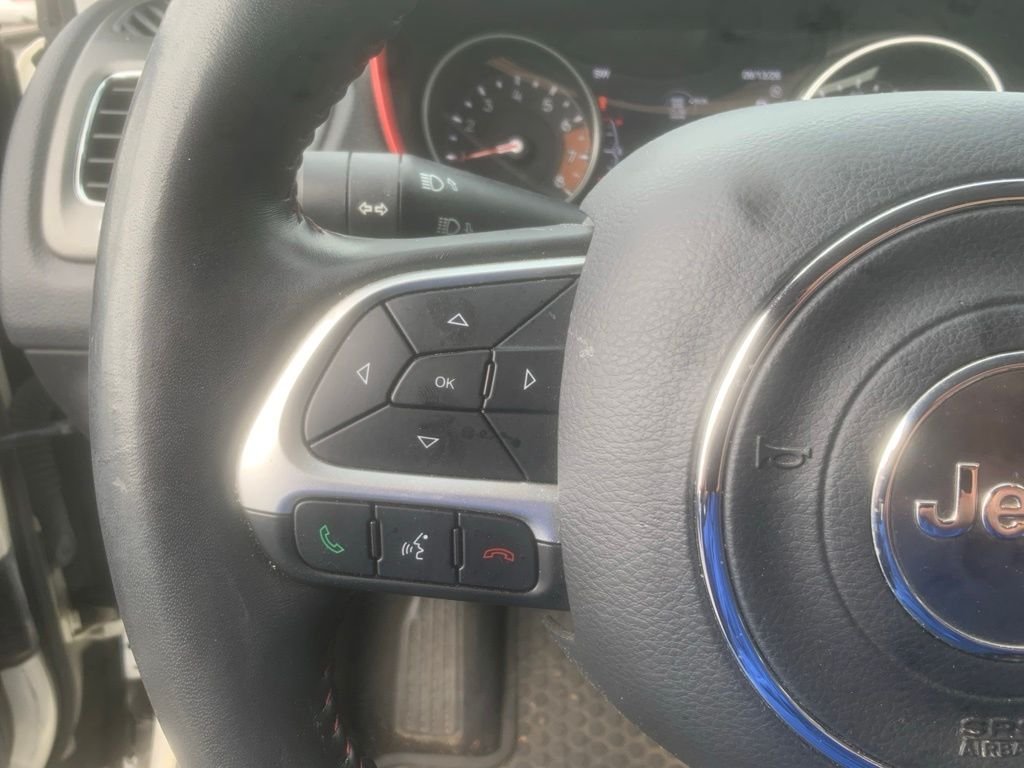 Used 2019 White Clearcoat Jeep Trailhawk image 15