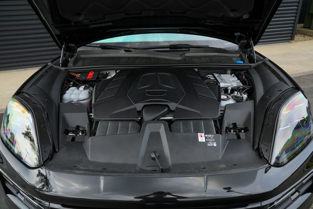 Certified Used 2025  Porsche Base image 10