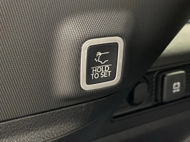 New 2026 Silver Zynith Exterior Paint Jeep Altitude image 16