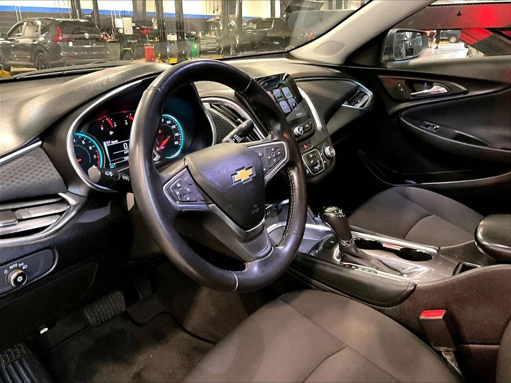 Used 2018 Gray Chevrolet LT image 8