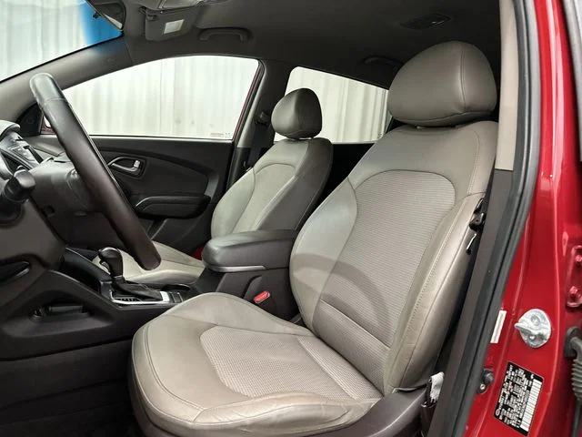 Used 2015 Red Hyundai SE image 16