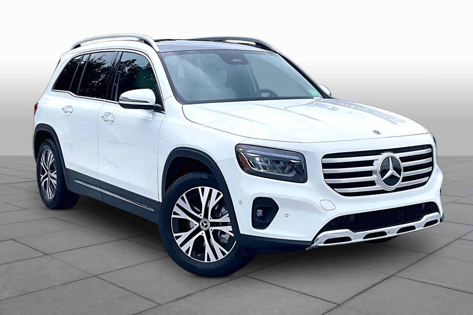 Certified Used 2025 Polar White Mercedes-Benz GLB 250 image 3