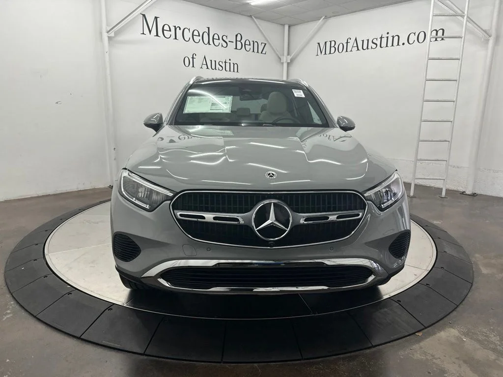 New 2027 White Mercedes-Benz GLC 300 image 2