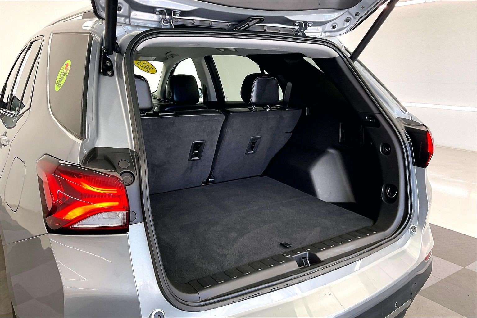 Used 2023 Sterling Gray Metallic Chevrolet Premier image 27