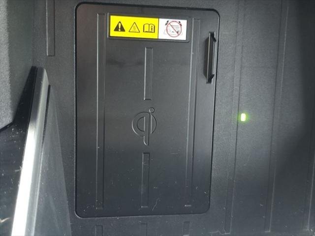 Certified Used 2024 WIND CHILL PEARL Toyota  image 33
