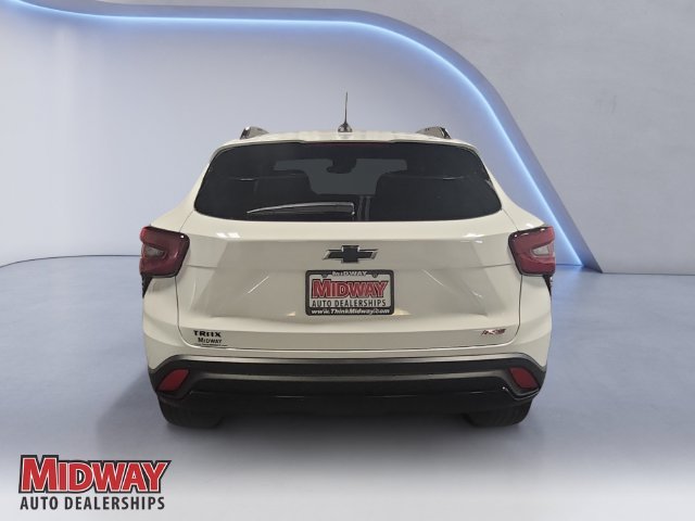 New 2026 Summit White Chevrolet 2RS image 4
